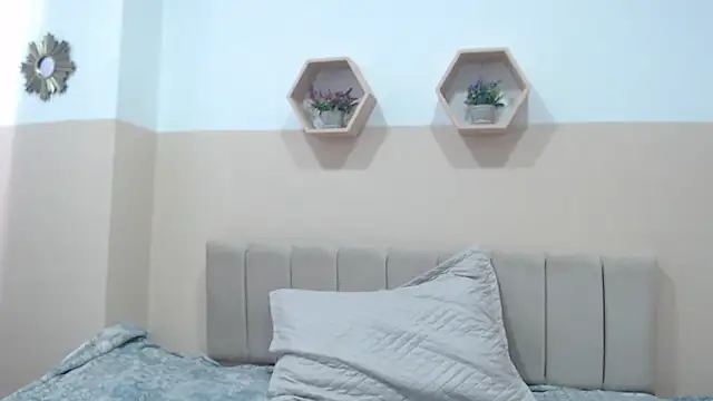 Charlothe 7 online show from April 25, 2026, 4:15 pm