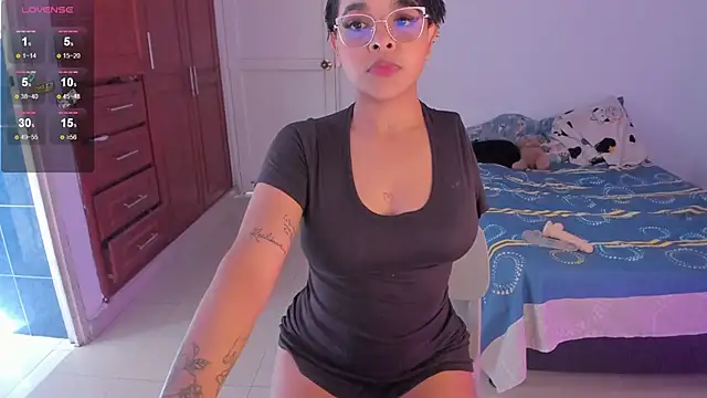 Snapshot of Tatiana-Jaaramillo chatting on April 18, 2026, 3:25 pm Tatiana-Jaaramillo online show from April 18, 2026, 3:25 pm