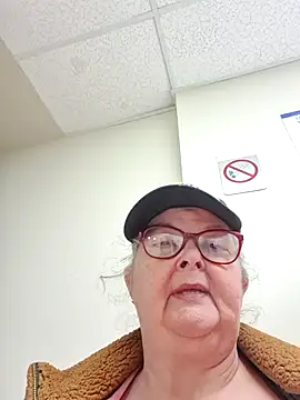 Snapshot of TiguhguhrsRose chatting on December 1, 2025, 12:55 am TiguhguhrsRose online show from December 1, 2025, 12:55 am