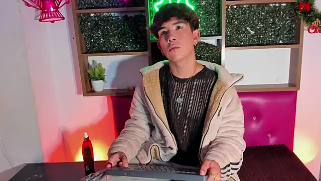 Snapshot of Angeldust19 chatting on November 20, 2025, 3:29 am Angeldust19 online show from November 20, 2025, 3:29 am