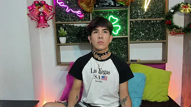 Snapshot of Angeldust19 chatting on November 18, 2025, 4:49 am Angeldust19 online show from November 18, 2025, 4:49 am