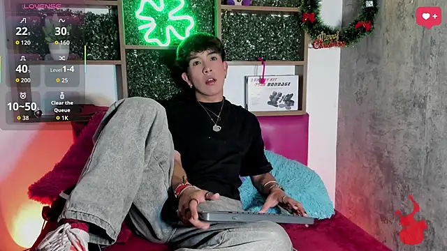 Snapshot of Angeldust19 chatting on November 30, 2025, 12:33 am Angeldust19 online show from November 30, 2025, 12:33 am