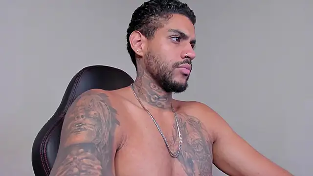 Snapshot of LuigiVitale_1 chatting on December 1, 2025, 2:07 pm LuigiVitale 1 online show from December 1, 2025, 2:07 pm