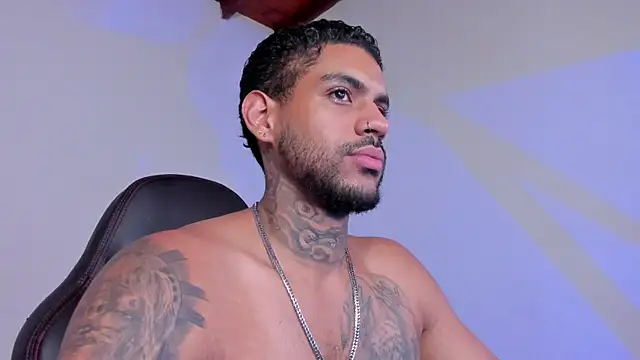 Snapshot of LuigiVitale_1 chatting on November 23, 2025, 1:04 am LuigiVitale 1 online show from November 23, 2025, 1:04 am