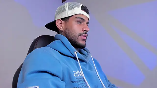 Snapshot of LuigiVitale_1 chatting on November 26, 2025, 5:51 am LuigiVitale 1 online show from November 26, 2025, 5:51 am