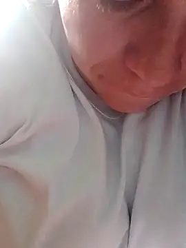 Snapshot of Rouse_hot_ chatting on December 16, 2025, 5:06 pm Rouse hot online show from December 16, 2025, 5:06 pm