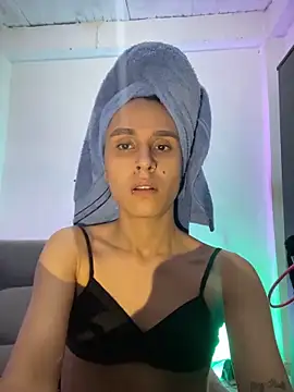 Isabella Hillss online show from December 3, 2025, 12:01 am