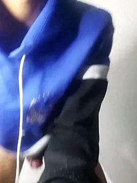 Luigi cumming1 online show from November 23, 2025, 5:39 am