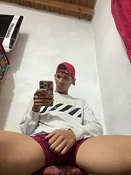 Luigi cumming1 online show from April 3, 2026, 12:33 pm