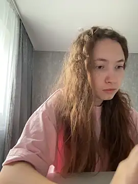 Snapshot of Holy_Poly chatting on November 24, 2025, 8:14 am Holy Poly online show from November 24, 2025, 8:14 am