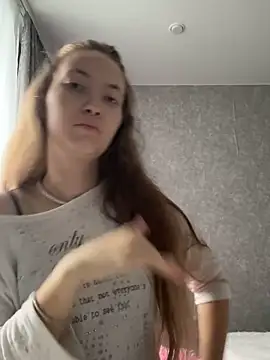 Snapshot of Holy_Poly chatting on November 26, 2025, 8:14 am Holy Poly online show from November 26, 2025, 8:14 am