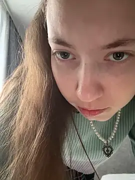 Snapshot of Holy_Poly chatting on November 27, 2025, 8:26 am Holy Poly online show from November 27, 2025, 8:26 am