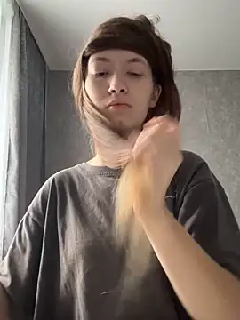 Snapshot of Holy_Poly chatting on December 1, 2025, 8:26 am Holy Poly online show from December 1, 2025, 8:26 am