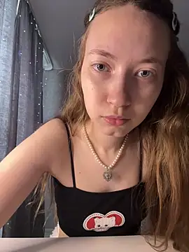 Snapshot of Holy_Poly chatting on February 2, 2026, 7:51 am Holy Poly online show from February 2, 2026, 7:51 am