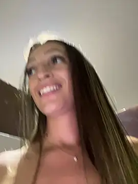 BelleRune online show from April 8, 2026, 11:28 pm