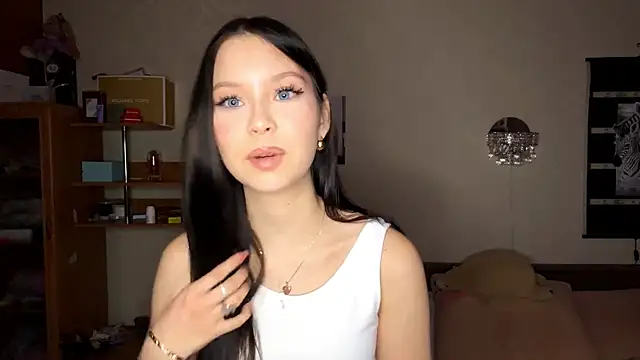 EmmaJonse online show from November 26, 2025, 11:21 am