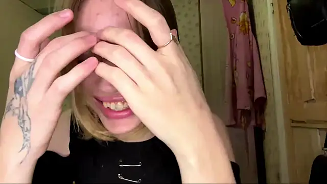 MelaineAytes online show from November 25, 2025, 10:26 am