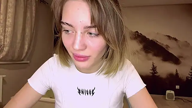 MelaineAytes online show from December 20, 2025, 3:15 pm