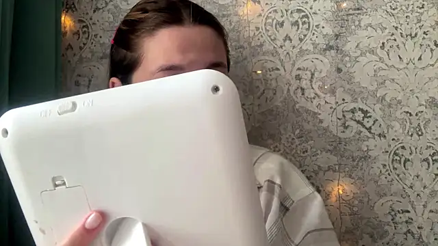 Snapshot of Emily_lyy chatting on December 3, 2025, 9:20 am Emily lyy online show from December 3, 2025, 9:20 am