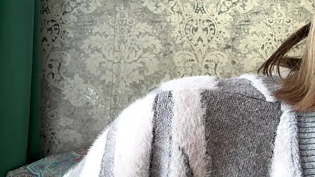 Snapshot of Emily_lyy chatting on December 14, 2025, 9:04 am Emily lyy online show from December 14, 2025, 9:04 am