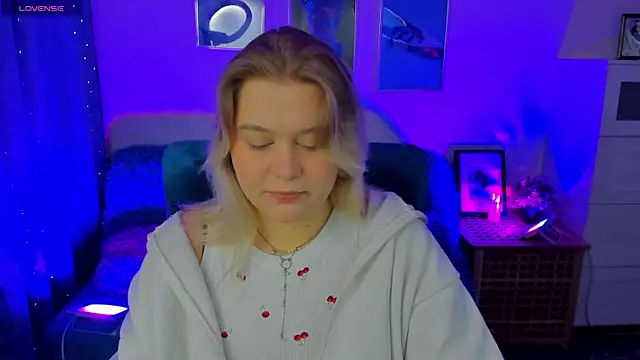 LouiseMous online show from November 29, 2025, 9:48 pm