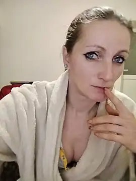 CrazyMaya39 online show from April 6, 2026, 8:32 pm