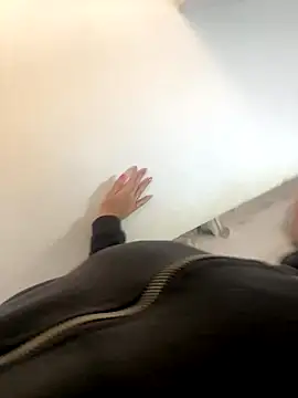 Scarlett Noire outdoors online show from November 18, 2025, 7:50 pm