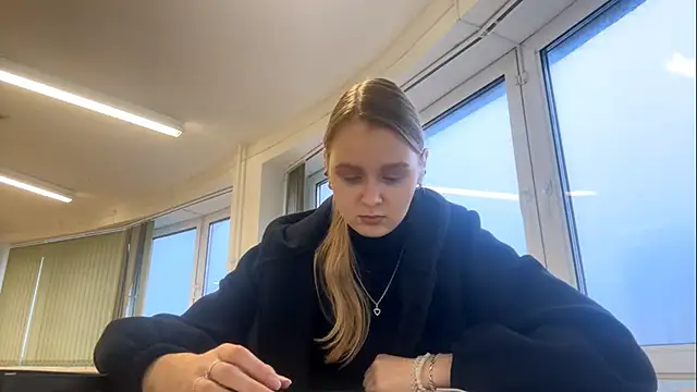 PaulitaSolow online show from November 29, 2025, 12:05 pm