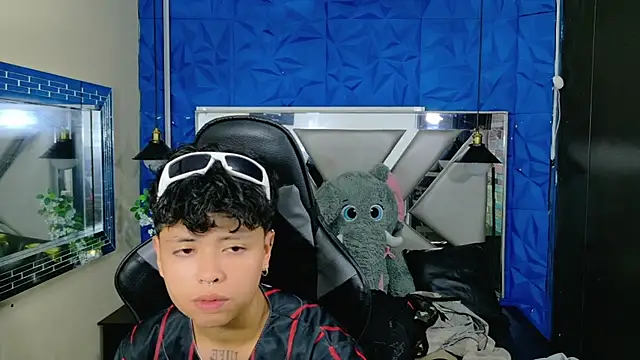 lunabustygirl online show from December 23, 2025, 6:45 am