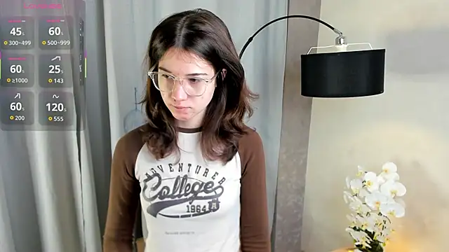 Snapshot of MarilynMun chatting on December 19, 2025, 2:04 am MarilynMun online show from December 19, 2025, 2:04 am