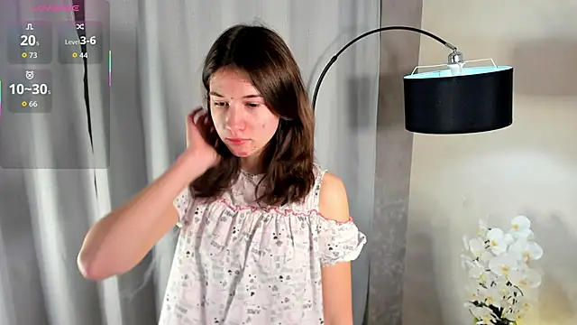 Snapshot of MarilynMun chatting on December 15, 2025, 2:06 am MarilynMun online show from December 15, 2025, 2:06 am