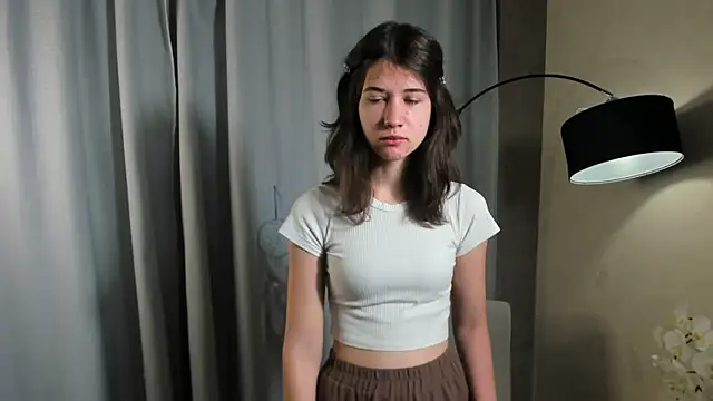 Snapshot of MarilynMun chatting on November 26, 2025, 2:22 am MarilynMun online show from November 26, 2025, 2:22 am