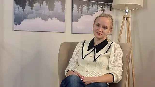 ToshiaPotvin online show from November 17, 2025, 7:12 am