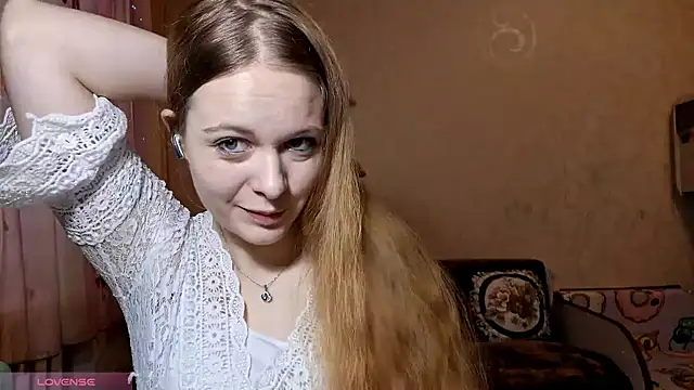 RomonaBustad online show from November 27, 2025, 6:14 am