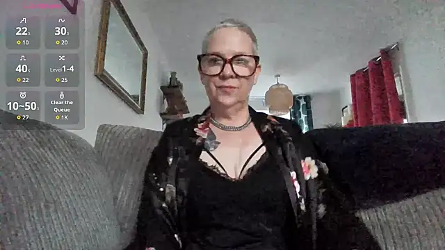 Snapshot of missyb_x chatting on December 2, 2025, 3:36 pm missyb x online show from December 2, 2025, 3:36 pm