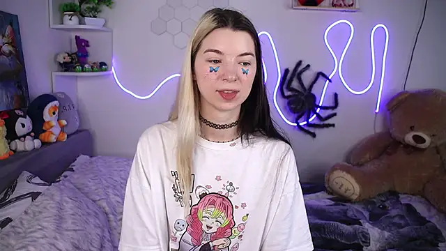 Snapshot of Emmie_shy chatting on June 20, 2026, 12:43 pm Emmie shy online show from June 20, 2026, 12:43 pm