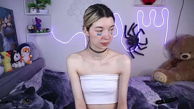 Snapshot of Emmie_shy chatting on July 4, 2026, 12:53 pm Emmie shy online show from July 4, 2026, 12:53 pm