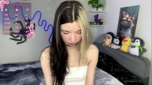 Snapshot of Emmie_shy chatting on June 1, 2026, 9:14 pm Emmie shy online show from June 1, 2026, 9:14 pm