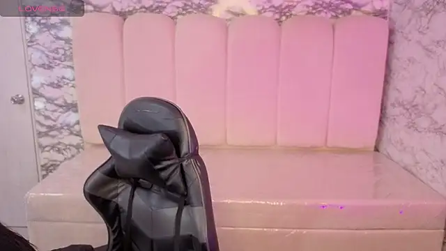 Maleja v  online show from December 3, 2025, 1:43 pm