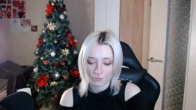 SophiaLur online show from January 6, 2026, 4:33 pm