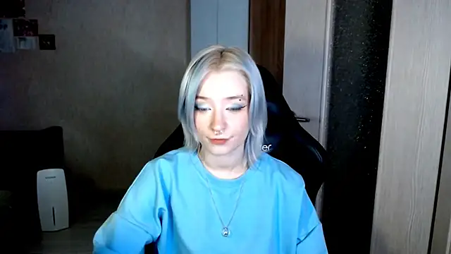 SophiaLur online show from November 25, 2025, 3:34 pm