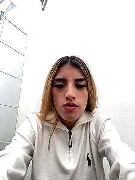 zoepink 1 online show from November 25, 2025, 1:11 pm