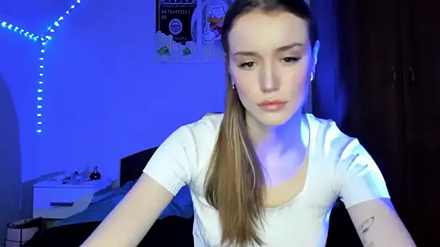 tinyglow online show from March 23, 2026, 7:25 pm