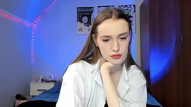 Snapshot of tinyglow chatting on February 18, 2026, 9:00 pm tinyglow online show from February 18, 2026, 9:00 pm