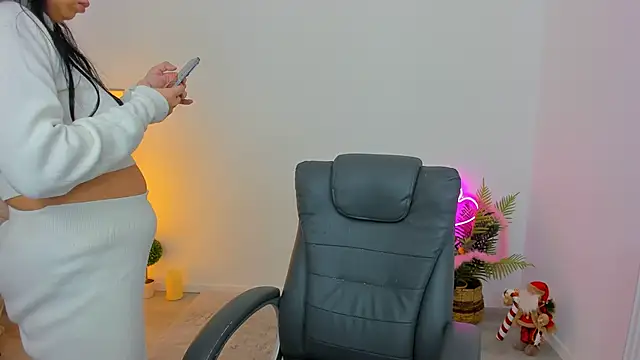 Carla Devon online show from December 1, 2025, 5:30 am