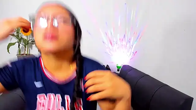 evelisse  online show from December 22, 2025, 3:50 am