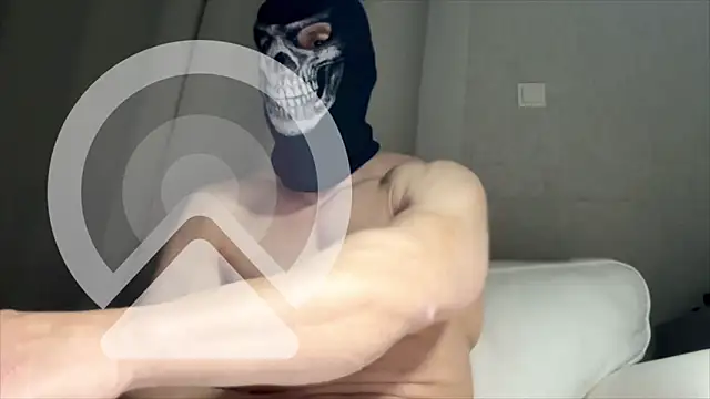 Snapshot of Luna_MaskedMan chatting on May 5, 2026, 6:55 pm Luna MaskedMan online show from May 5, 2026, 6:55 pm
