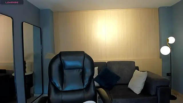 Snapshot of ZaraKafruni chatting on February 22, 2026, 11:39 pm ZaraKafruni online show from February 22, 2026, 11:39 pm