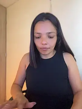 LaraDanverss online show from May 12, 2026, 9:10 pm