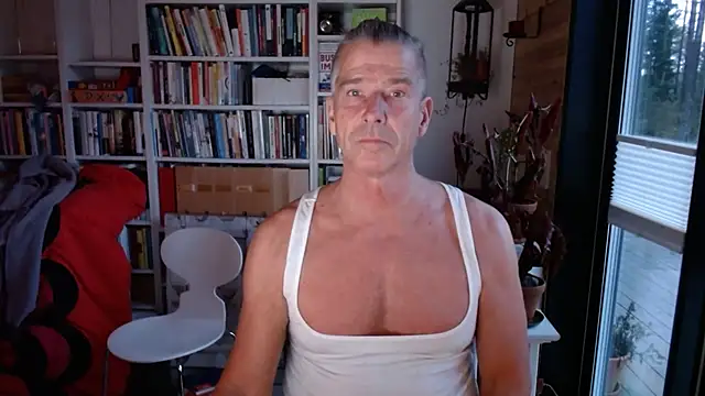 Snapshot of gymdaddypwrbtm chatting on November 23, 2025, 1:32 pm gymdaddypwrbtm online show from November 23, 2025, 1:32 pm